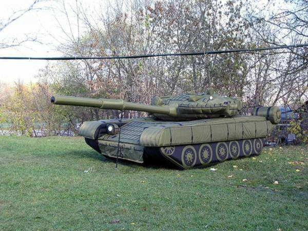 克拉玛依陆地军事假目标坦克